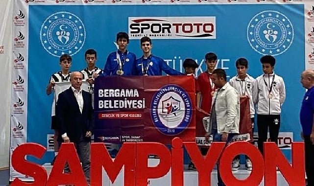 bergama-belediyesi-badminton-takimi-basaridan-basariya-kosuyor.jpg