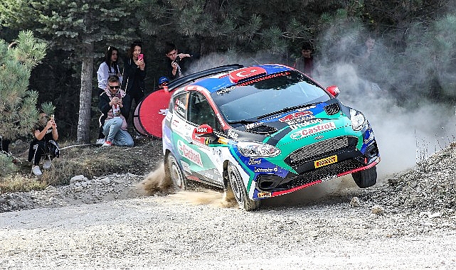 castrol-ford-team-turkiye-cumhuriyet-coskusunu-100-yil-rallisindeki-zaferiyle-taclandirdi.jpg