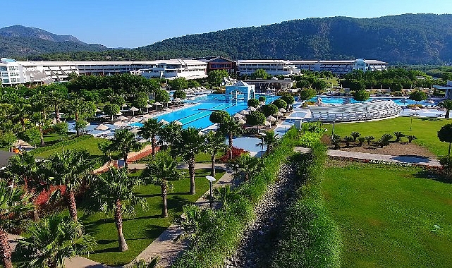 hilton-dalaman-dunyanin-dort-bir-yanindan-gelen-danscilari-agirlayarak-cumhuriyetin-100-yilini-kutluyor.jpg