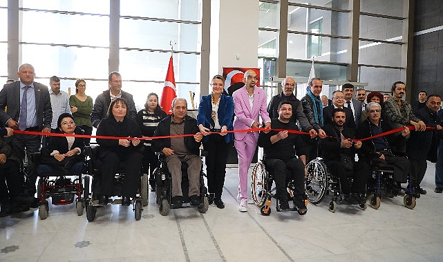 engelleri-asan-sanatci-alper-kocabiyikin-resim-sergisi-acildi.jpg