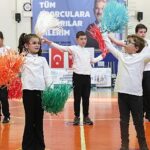 ozel-cocuklarin-gosterisi-alkis-aldi.jpg