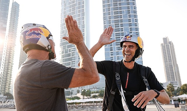 unlu-ekstrem-sporcu-brian-grubb-dubaide-wakebase-atlayisi-ile-dunya-rekoru-kirdi.jpg
