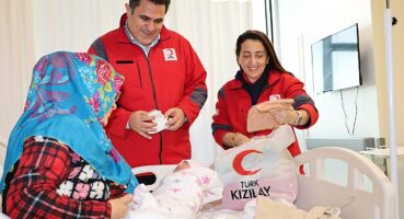 Türk Kızılay'ından Bayraklı şehir Hastanesine ziyaret