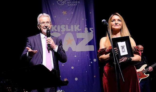 caz-konserlerinin-acilisini-julide-ozcelik-yapti.jpg