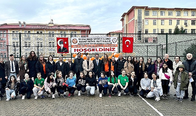 eczacibasi-spor-kulubunden-kahramanmaras-aziz-sancar-anadolu-lisesine-voleybol-sahasi.jpg