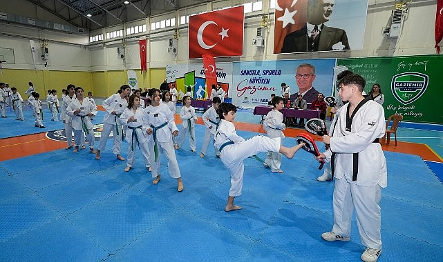 gaziemirin-taekwondocularindan-kusak-mucadelesi.jpg