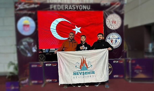 nevsehir-belediyesi-genclik-ve-spor-kulubu-halter-takimi-sporcularindan-ismail-yetis-turkiye-ikincisi-oldu.jpg