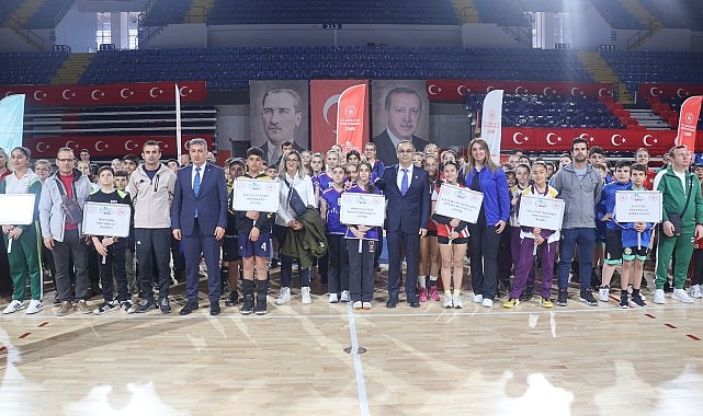 okul-sporlari-kucukler-voleybol-grup-musabakalari-izmirde-basladi.jpg