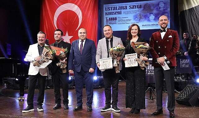 ustalara-saygi-konseri-salona-sigmadi.jpg