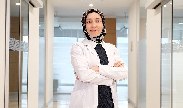 uzmani-onerdi-agiz-kokusunu-gidermek-icin-dilinizi-de-fircalayin.jpg
