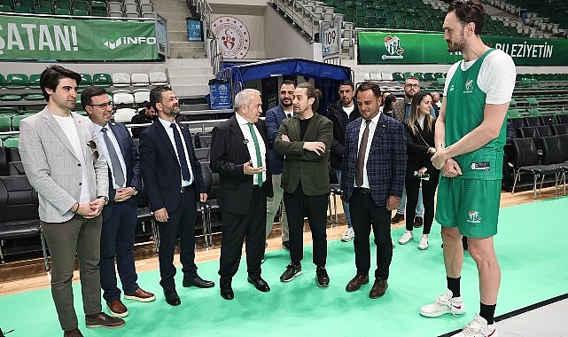 sadi-ozdemir-bursaspor-basketbol-takimini-antrenmanda-izledi.jpg