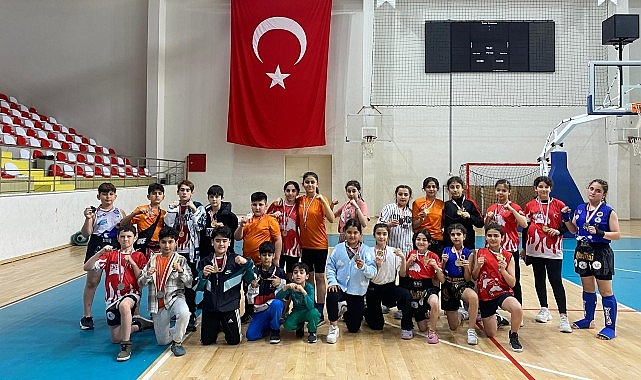 avcilar-belediyesi-spor-kulubu-madalyaya-doymuyor.jpg