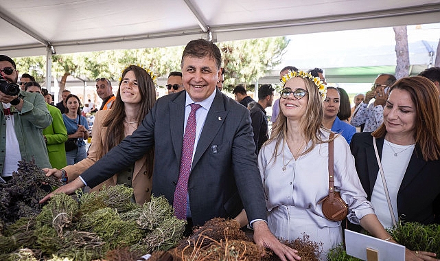 baskan-tugay-alacati-ot-festivalinin-acilisini-yapti.jpg