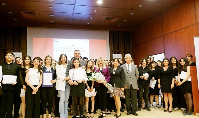 izmir-umran-baradan-guzel-sanatlar-lisesi-ogrencilerinden-solo-konser.jpg