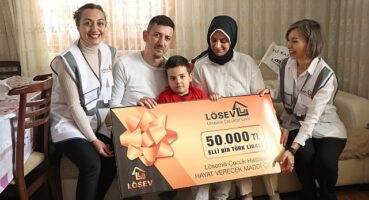 losevin-karsiliksiz-ihtiyac-cekleri-kanser-hastalarina-merhem-oluyor.jpg