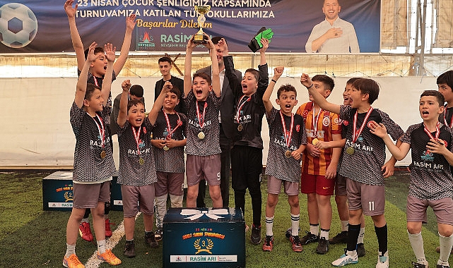 nevsehir-belediyesi-tarafindan-duzenlenen-ilkokullar-arasi-23-nisan-hali-saha-futbol-turnuvasinda-sampiyon-necip-fazil-kisakurek-ilkokulu-oldu.jpg