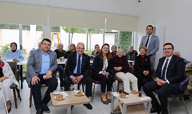 baskan-sadi-ozdemirden-huzurevindeki-annelere-surpriz-ziyaret.jpg