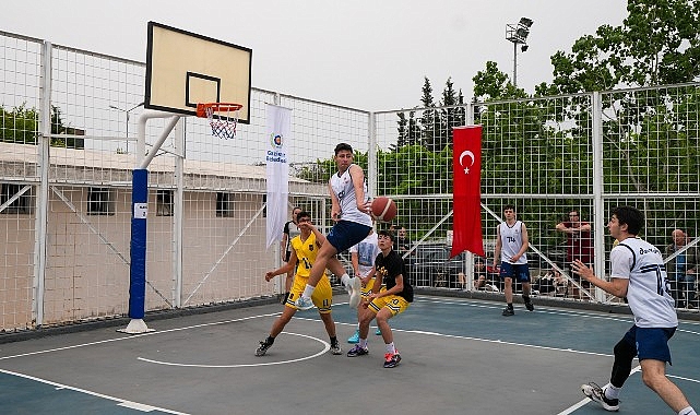 basketbolcular-gaziemirde-kiyasiya-yaristi.jpg