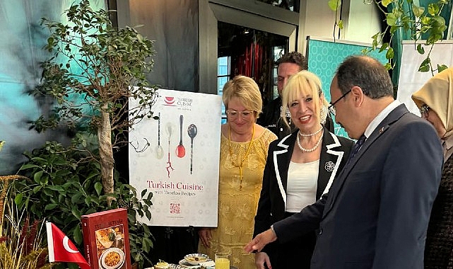 egeli-gastronomi-ekibi-azerbaycanda-ege-mutfagini-tanitti.jpg