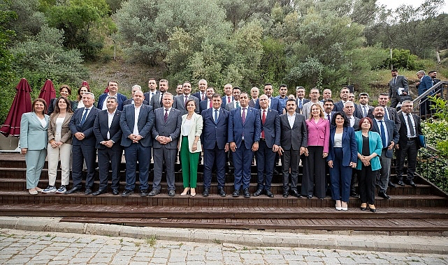 izmir-buyuksehir-belediye-baskani-dr-cemil-tugay-ilce-belediye-baskanlariyla-bir-araya-geldi.jpg