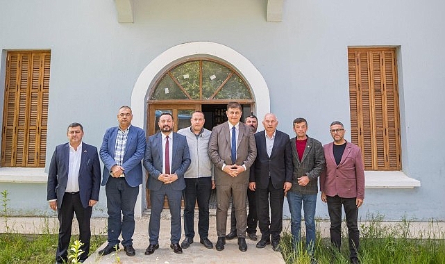 izmir-buyuksehir-belediye-baskani-dr-cemil-tugay-odemisi-ziyaret-etti-helvis-bayramina-katildi.jpg