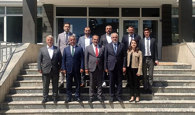 izmir-ve-samsun-yas-meyve-sebze-ve-meyve-sebze-mamulleri-sektorlerinde-guclerini-birlestirme-karari-aldi.jpg