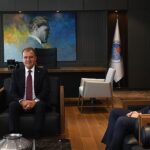 mersin-yenisehir-belediye-baskani-abdullah-ozyigit-mersin-buyuksehir-belediye-baskani-vahap-seceri-makaminda-ziyaret-etti.jpg