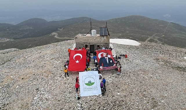 osmangazili-dagcilar-19-mayisi-uludag-zirvede-kutladi.jpg