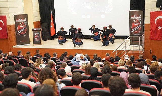 turk-dunyasi-sinemasi-izmirde-ege-universitesi-ev-sahipliginde-bir-araya-geldi-uluslararasi-turan-film-festivali-basladi.jpg