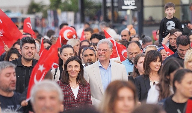 ulu-onder-gazi-mustafa-kemal-ataturkun-dogum-gunum-dedigi-19-mayis-mudanyada-coskuyla-kutladik-genclerin-sahne-aldigi-kutlamalarda-duygu-ve-sevinc-bir-arada-yasandi.jpg